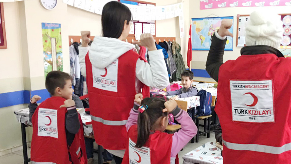 مساعدات مالية من الهلال الأحمر التركي إلى طلا...