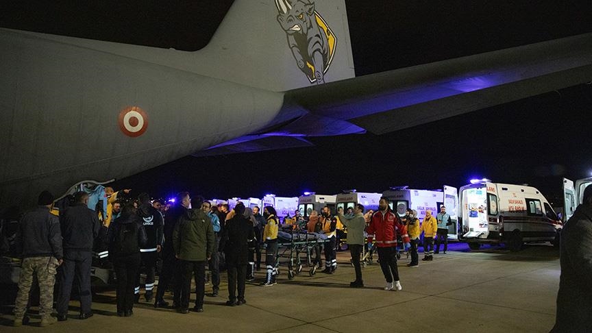 وصول طائرة تقل عددًا من المرضى الفلسطينيين وم...