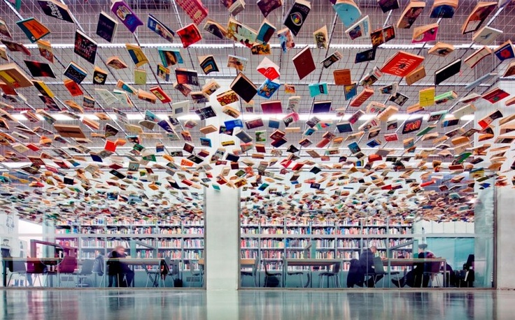 عراقة الحروف وروح المعرفة: أشهر المكتبات في إ...